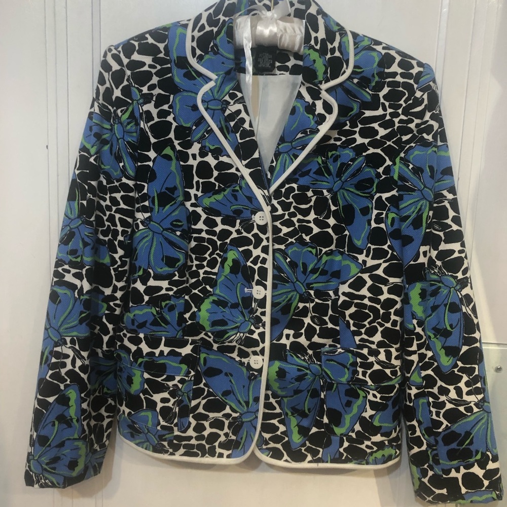 Floral jacket with white piping